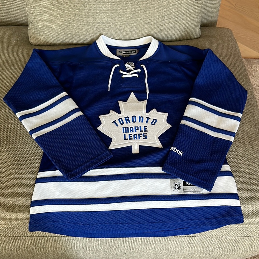 Toronto maple leaf women’s size small
